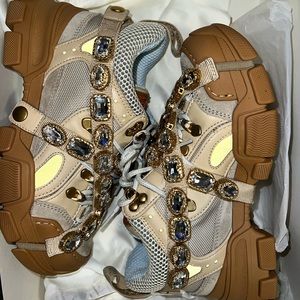GUCCI Flashtrek crystals Beige